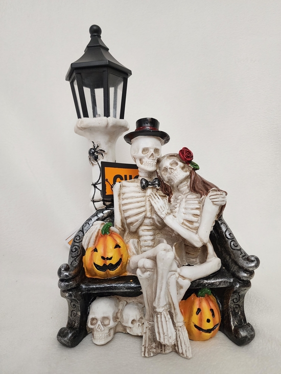 Other - HALLOWEEN SKELETON ON A PARK BENCH AND LIGHTUP LAMP POST